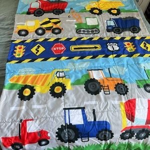 Crib/toddler bed comforter and sheet set